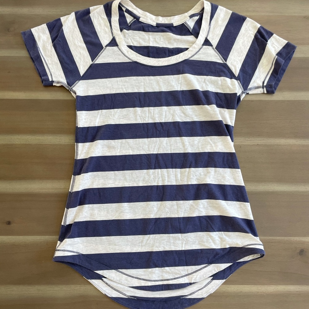 Lululemon T-shirt
